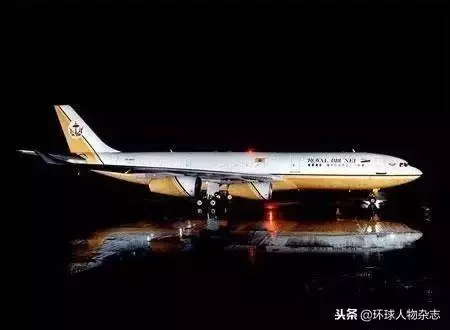 藏7千輛豪車，還砸錢追星，這位72歲的「袖珍國」國王生活太酷！