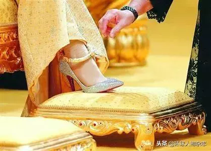 藏7千輛豪車，還砸錢追星，這位72歲的「袖珍國」國王生活太酷！