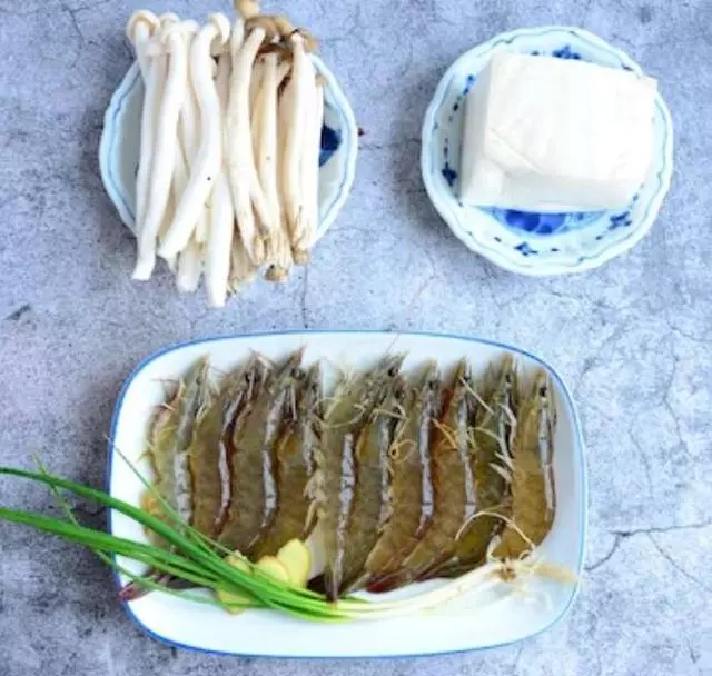 蝦仁的鮮香、菌菇的鮮甜、豆腐的鮮嫩,這樣簡單一做,好喝有營養,老少皆宜。
