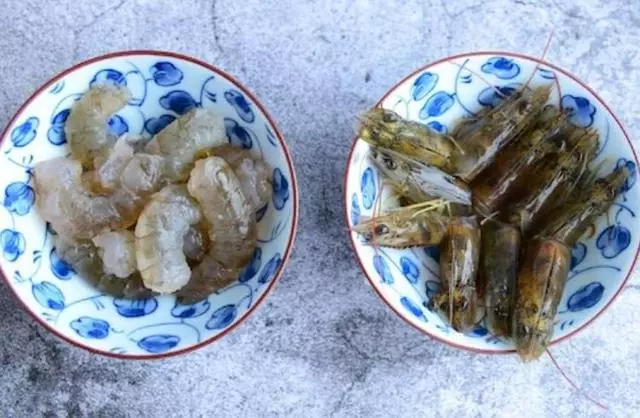 蝦仁的鮮香、菌菇的鮮甜、豆腐的鮮嫩,這樣簡單一做,好喝有營養,老少皆宜。