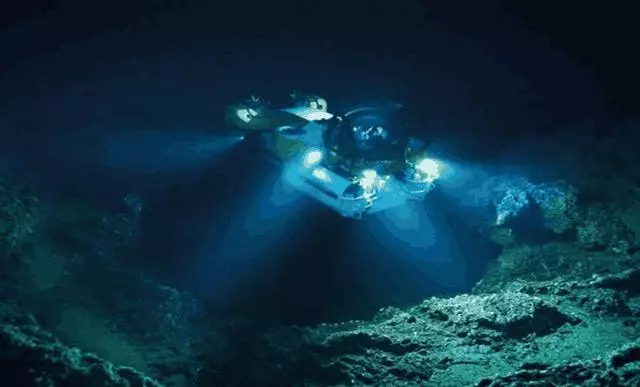 地球的神奇,在馬里亞納海溝下方,竟發現海水在不斷「流失」