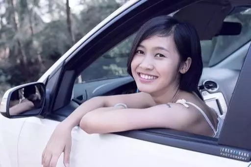 表妹車禍住院,我拿老公手機給她轉帳500,她的回覆讓我癱坐在地