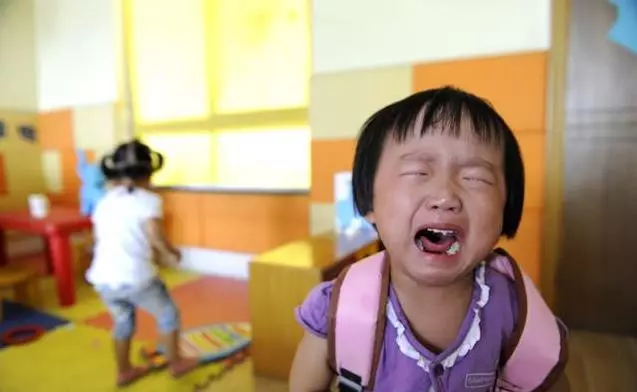 別等上幼稚園才做準備,2歲開始教會寶寶這5句話、4個安全問題,到3歲入園時就會很順利!
