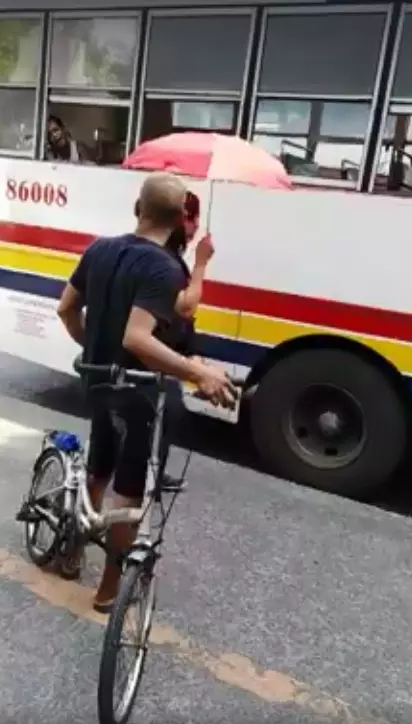 男子睡覺手臂伸出車窗外 慘被公車撞斷 | 東方網 | 馬來西亞東方日報