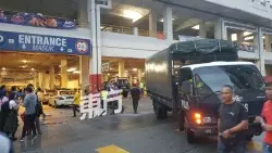 男子睡覺手臂伸出車窗外 慘被公車撞斷 | 東方網 | 馬來西亞東方日報