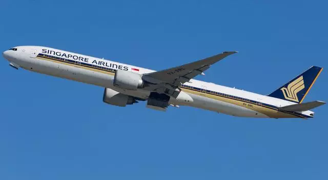 新加坡客機半夜機艙失壓緊急返航 海上盤旋1小時繞8圈放油
