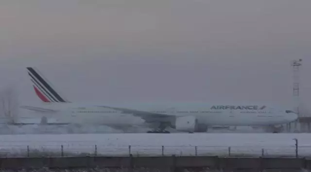 新加坡客機半夜機艙失壓緊急返航 海上盤旋1小時繞8圈放油