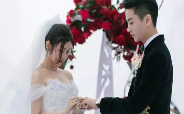 6對「姐弟戀」的明星,老婆個個是女神,最大年齡相差16歲!