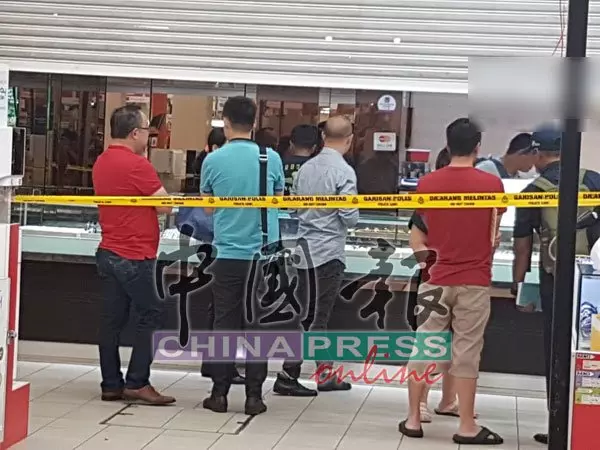打搶NSK金店現場視頻曝光!現場網友冒著危險拍下激烈駁火場面!快看視頻!