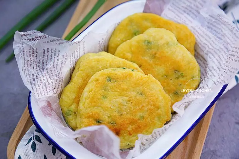 豆腐的花樣吃法,加一些麵粉雞蛋,10分鐘做一鍋好吃早餐餅