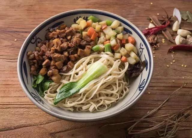 臊子炒制有技巧,麵條爽滑味兒更好,臊子麵這樣做,吃過都叫好!