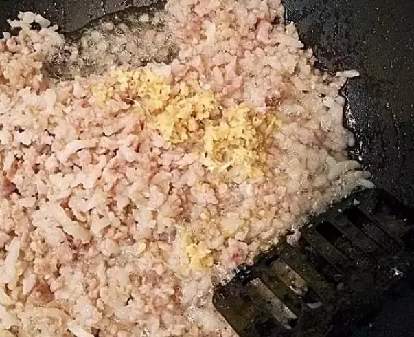 臊子炒制有技巧,麵條爽滑味兒更好,臊子麵這樣做,吃過都叫好!