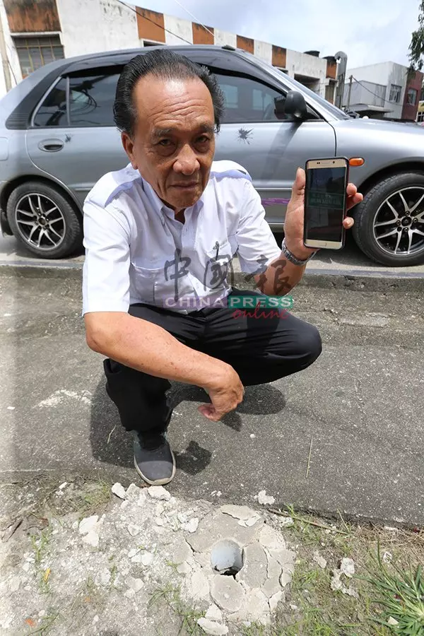 梳邦新村44雙語路牌 連同柱子 全拆了!