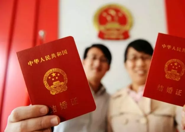 婚後半年妻子總說來姨媽不讓碰,俺帶她去醫院,醫生卻講:偷樂吧