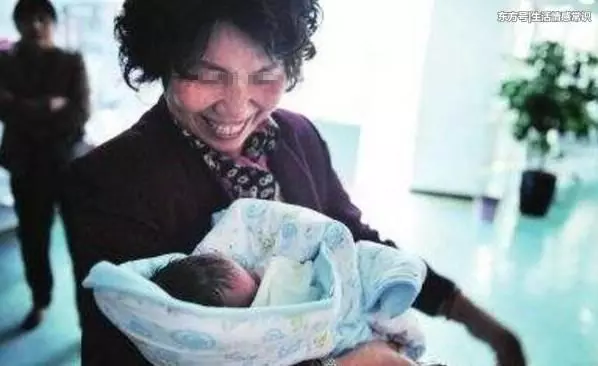 嫌我生的是個女兒,婆家人把我扔在醫院不管,我媽來了後老公求饒