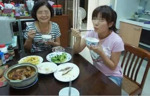 俺跟婆婆吵架,老公一腳把俺踢倒,俺站起來後,全家傻住