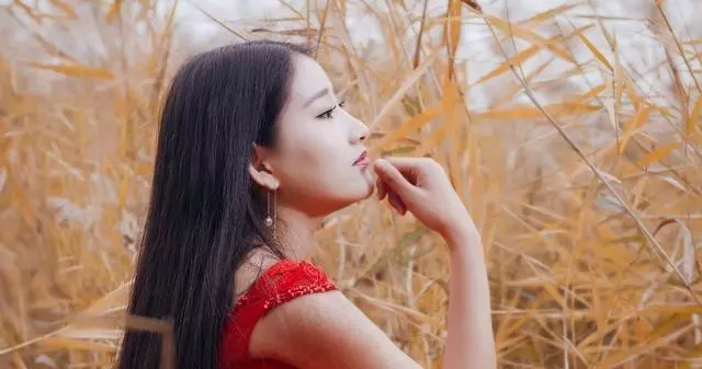 俺坐月子,婆婆逼用冷水洗衣服,俺拿出一樣東西,婆婆癱軟求原諒