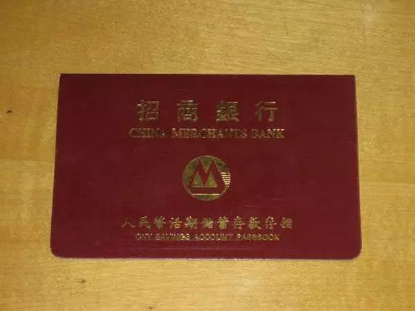 前妻過世後我再婚,婚禮前從女友包里發現一本存摺,我取消了婚禮