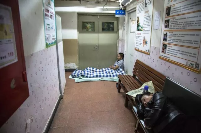 8歲女童病發身體如蛇扭曲,她痛苦無助哭喊:媽媽救我《內附視頻》