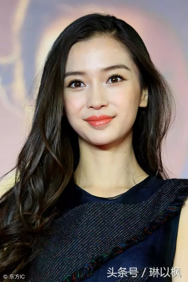 楊穎早年跟黎姿合影,黎姿美出天際,網友:楊穎竟差別太大!
