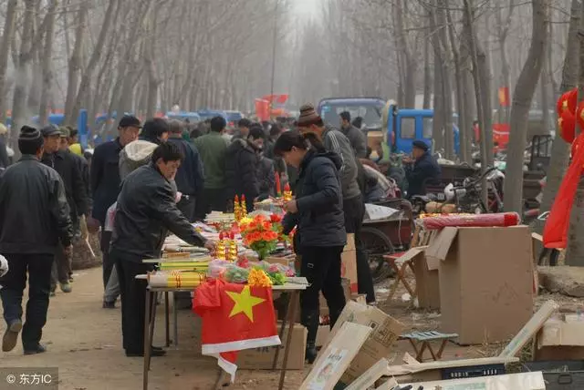 新婚幾個月,回婆家過年,婆婆給我介紹了一個親人,我憤怒離婚!