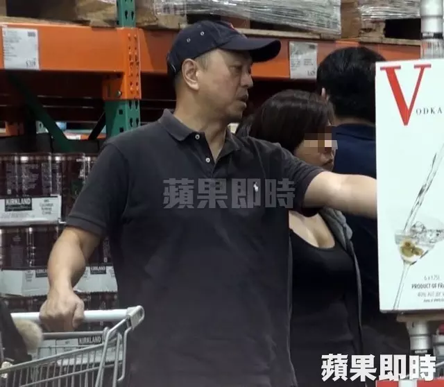 離婚5年冒桃花!于美人前夫「摟深V熟女買菜」狂放閃 她霸氣「帶兒子現身回應」前夫卻忙求饒
