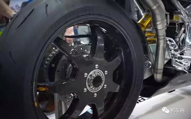 怪獸級650:車重158公斤,馬力105匹,目標是曼島TT!