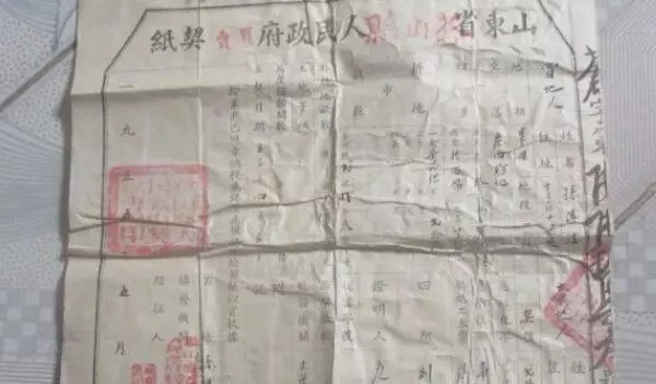 老漢給兩個兒子打電話說想吃餃子,大兒沒理他,二兒送餃子後笑了