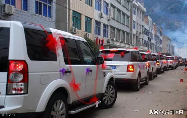 女兒為救乞丐失去一條腿,五年後門口來了一排豪車,母親樂了