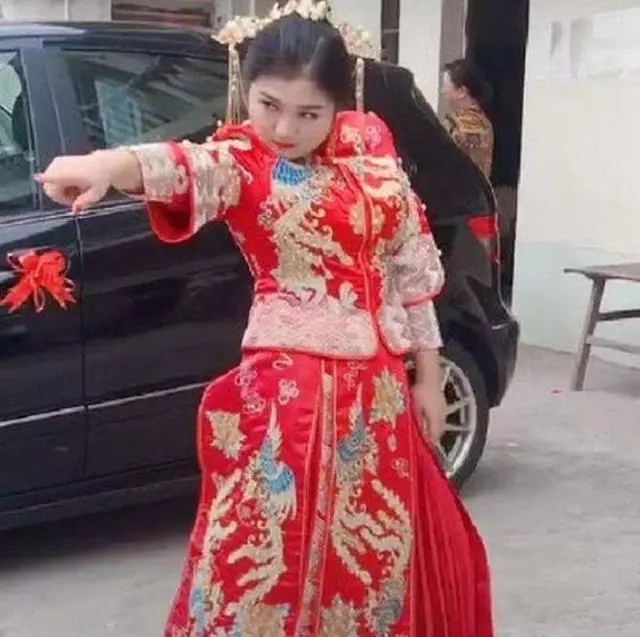 這位新娘火了,卻不是因為顏值,而是因為她的腿!