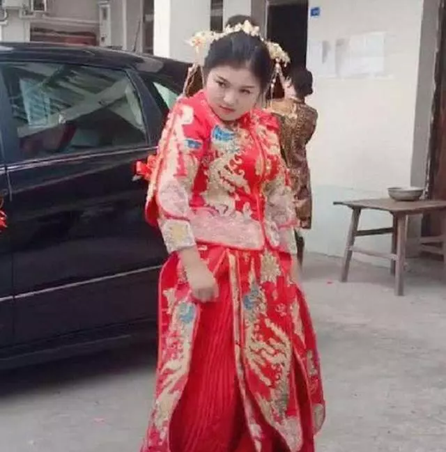 這位新娘火了,卻不是因為顏值,而是因為她的腿!