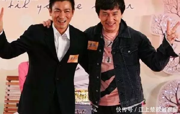 劉德華和誰合影都是一臉微笑,唯獨在她面前,天王的形象都不顧了!