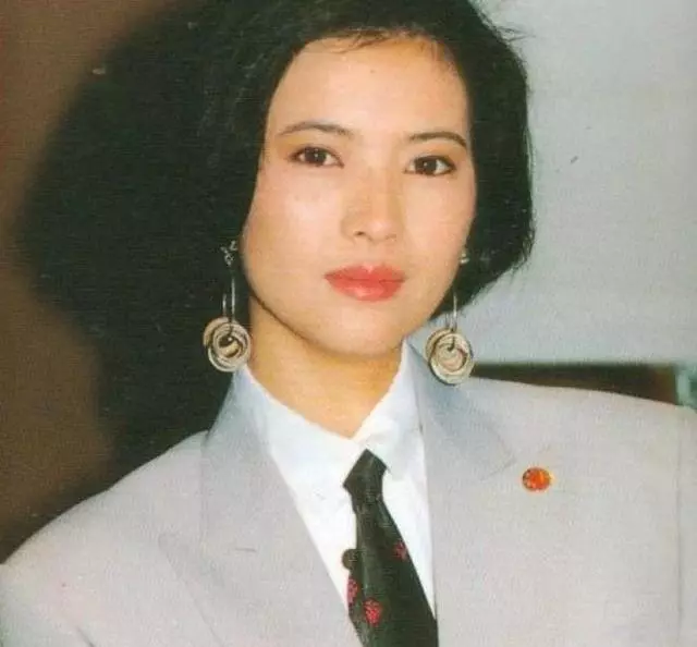 藍潔瑛死前,每月會收到內地神秘人物的打款,而且還留有照片一張!