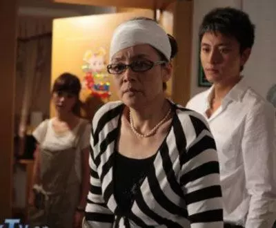 結婚後,婆婆待我親如母女,姐姐來我家吃頓飯,她掀翻桌子,以死相逼我離婚!