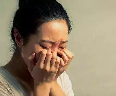 結婚後,婆婆待我親如母女,姐姐來我家吃頓飯,她掀翻桌子,以死相逼我離婚!