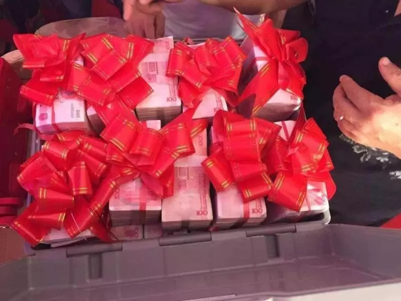 婚後婆婆待我如親閨女,公公手術我出20萬,他們對我態度卻大變!