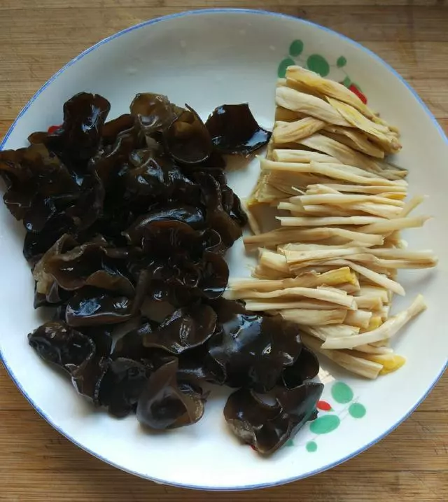 這菜,補鈣健腦抗衰老,鈣含量是雞蛋的8倍,是核桃的18倍