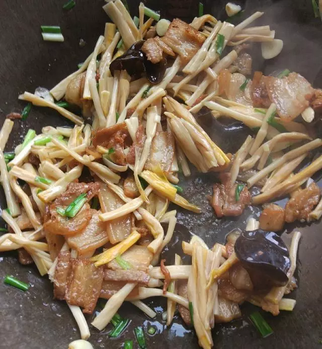 這菜,補鈣健腦抗衰老,鈣含量是雞蛋的8倍,是核桃的18倍