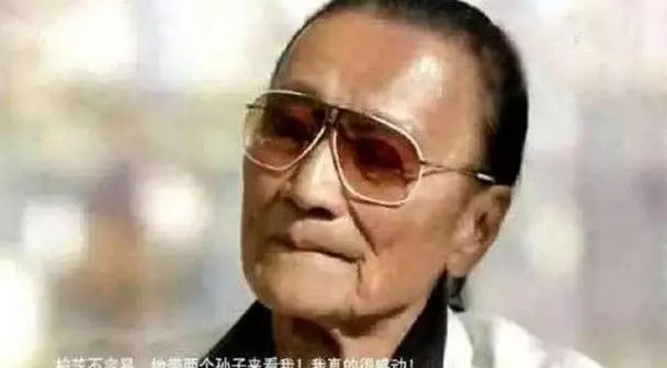張柏芝帶兩個兒子逛街,謝賢一個電話讓她落淚,網友:好家長!