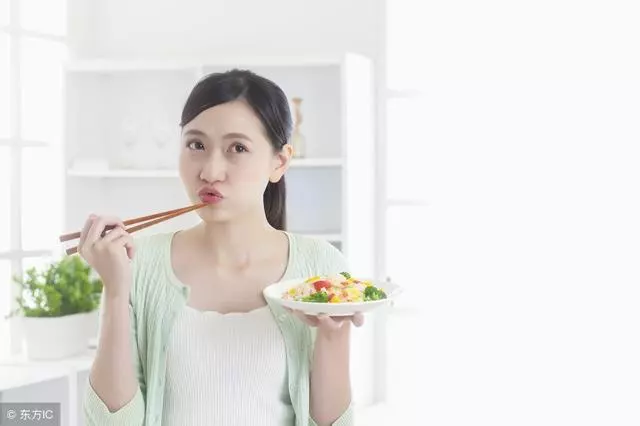 最好的養生運動是走路,記住4個健康走姿,走出3大好處,健康長壽