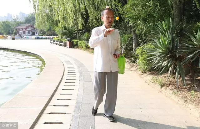 最好的養生運動是走路,記住4個健康走姿,走出3大好處,健康長壽