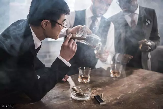 很多人「卡」在五十歲?醫生苦勸:5種減壽習慣,一個都不要占