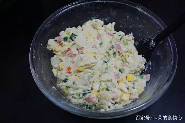 外酥里嫩的鮮蔬土豆餅,早餐孩子吃了兩個,剩下的老公全包圓了!
