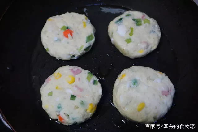 外酥里嫩的鮮蔬土豆餅,早餐孩子吃了兩個,剩下的老公全包圓了!
