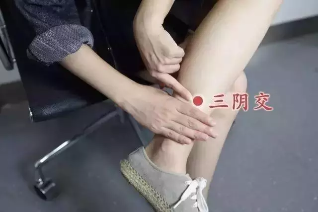 耳朵上有個便秘按鈕每天按壓2分鐘,快速通便,毒素全排空