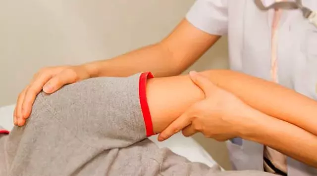 肩膀僵硬酸痛、抬不高?照這5張圖動一動,比吃藥管用!