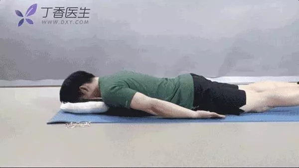 肩膀僵硬酸痛、抬不高?照這5張圖動一動,比吃藥管用!