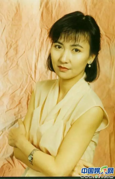 曾被有錢老男人糟蹋的清純玉女!