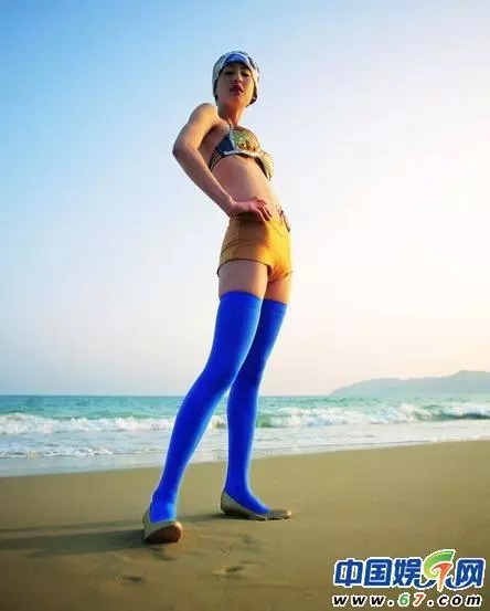 曾被有錢老男人糟蹋的清純玉女!