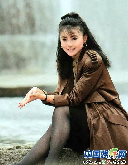 曾被有錢老男人糟蹋的清純玉女!